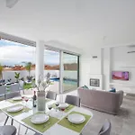Prol24,brand New 2bdr With Pool,close To Fig Tree Bay *