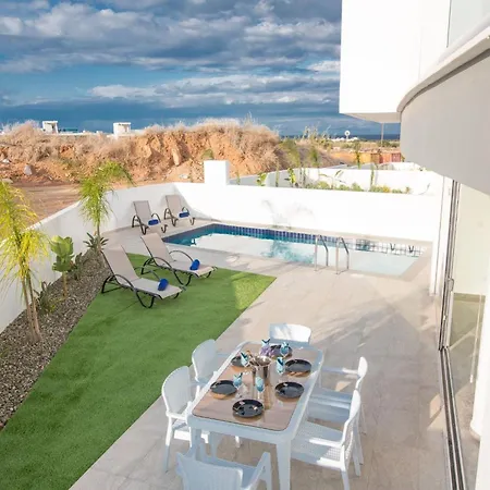 Prol24,brand New 2bdr With Pool,close To Fig Tree Bay ヴィラ