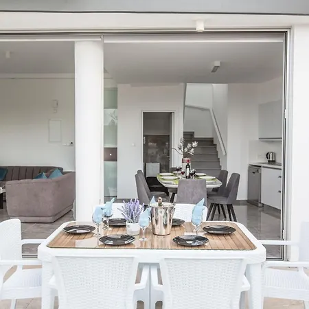 Вилла Prol24,brand New 2bdr With Pool,close To Fig Tree Bay *