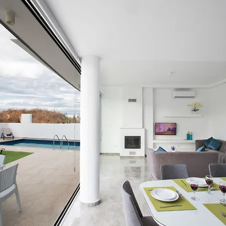 Prol24,brand New 2bdr With Pool,close To Fig Tree Bay * Протарас