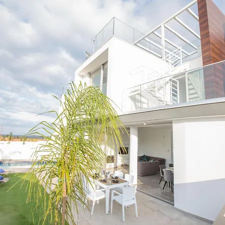 Βίλα Prol24,brand New 2bdr With Pool,close To Fig Tree Bay