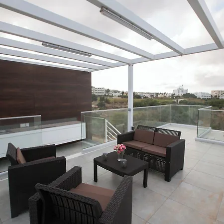 Prol24,brand New 2bdr With Pool,close To Fig Tree Bay *