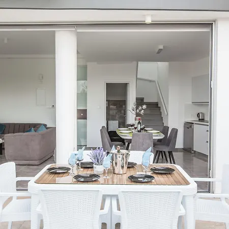 Prol24,brand New 2bdr With Pool,close To Fig Tree Bay Villa *