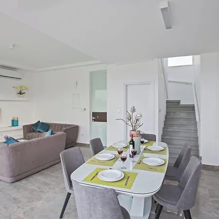 Prol24,brand New 2bdr With Pool,close To Fig Tree Bay Villa *