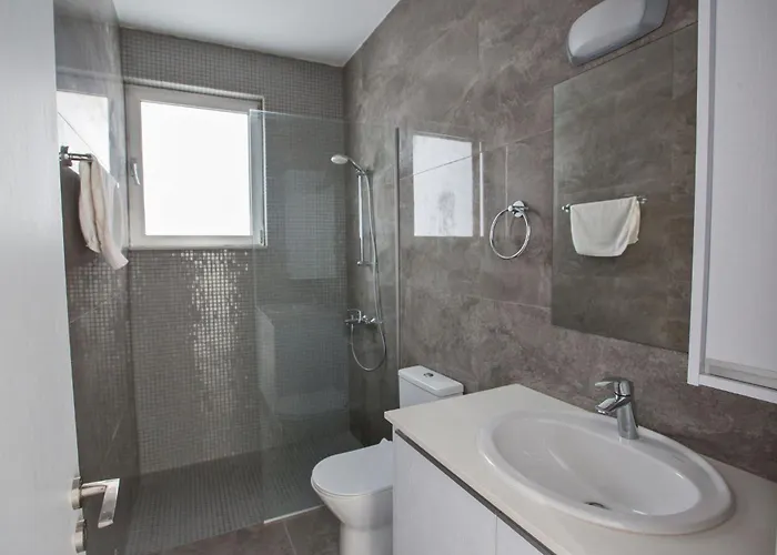 Prol24,brand New 2bdr With Pool,close To Fig Tree Bay Vila