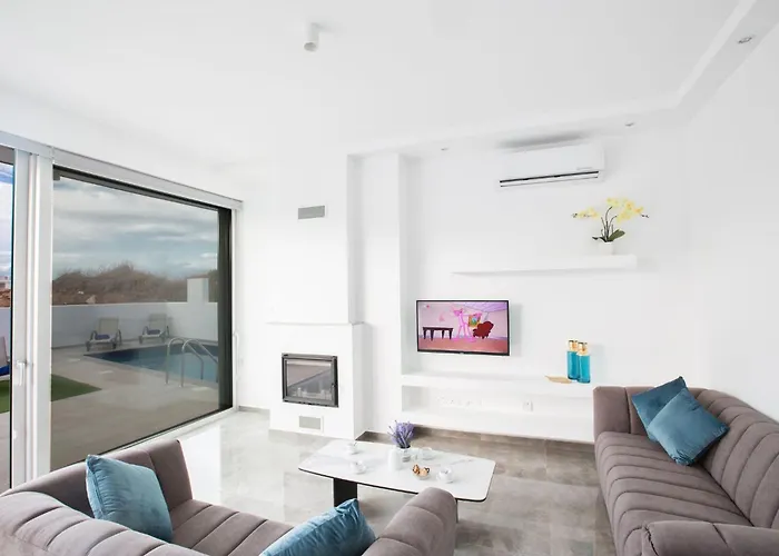 Prol24,brand New 2bdr With Pool,close To Fig Tree Bay Villa