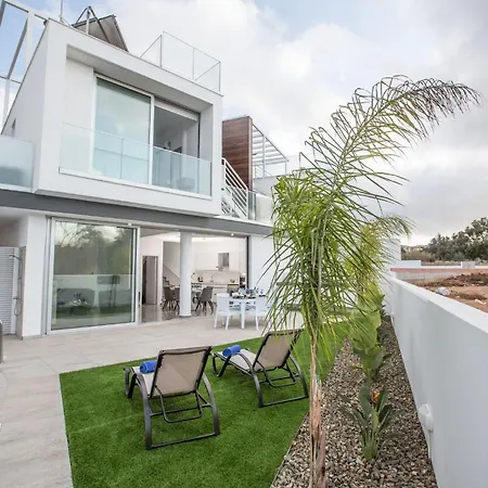 Villa Prol24,brand New 2bdr With Pool,close To Fig Tree Bay Protarász